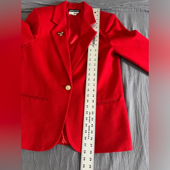 VINTAGE Savannah Red, 100% Pure Wool Blazer, Gold 
Button Closure Size 10P - Picture 13 of 14